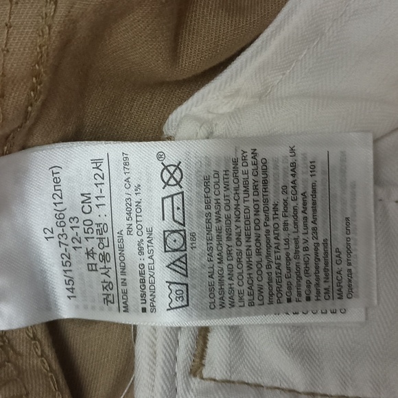 GAP 2 Pair of Boy's Straight-Fit Stretch Khaki Uniform Pants - Picture 7 of 10